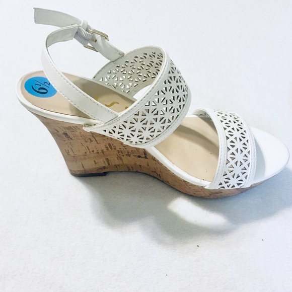 ❌SOLD❌ Unisa White Wedge Heel Sandals NEW W TAGS - Picture 6 of 8